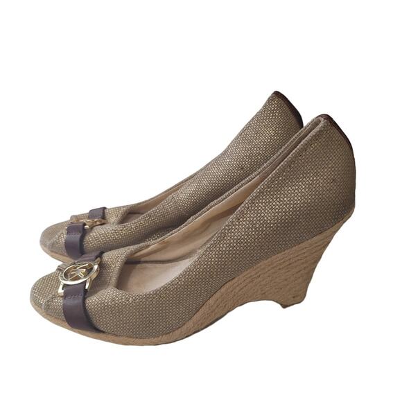 Michael Kors Wedge Espadrille Shoes Brown Tan Gold Hardware Logo Sz 9 - Picture 2 of 5